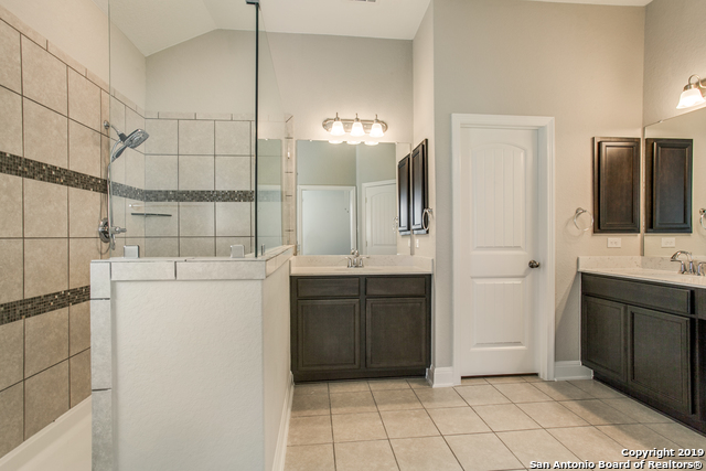 Listing photo id 15 for 114 Telford Way