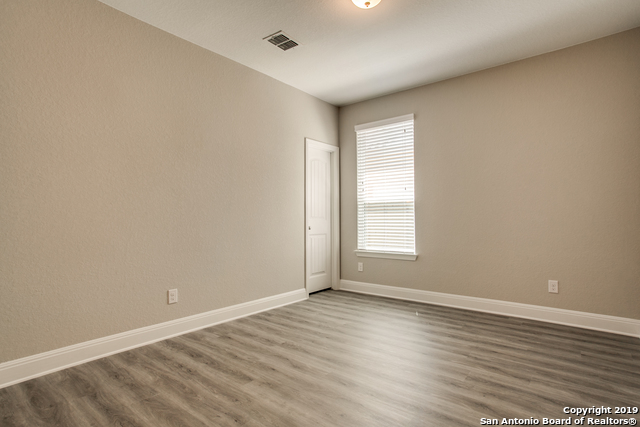 Listing photo id 17 for 114 Telford Way