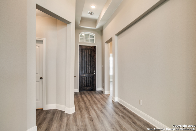 Listing photo id 1 for 114 Telford Way
