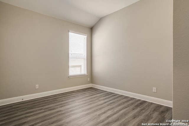 Listing photo id 4 for 114 Telford Way