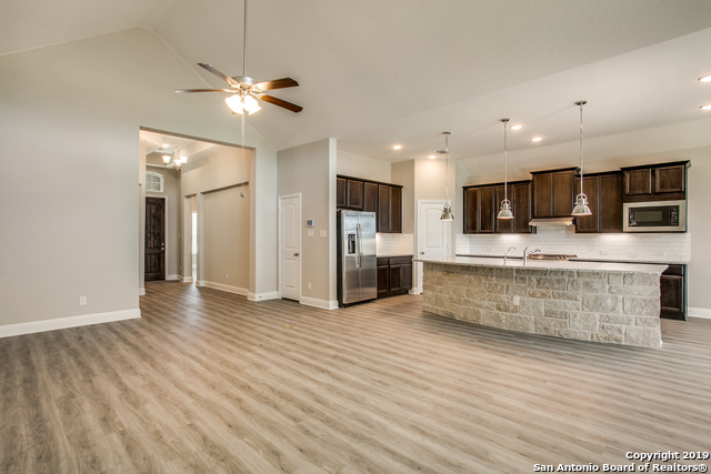 Listing photo id 7 for 114 Telford Way