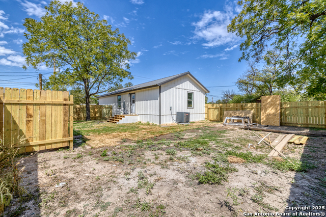 Listing photo id 0 for 701 Ft Clark Rd