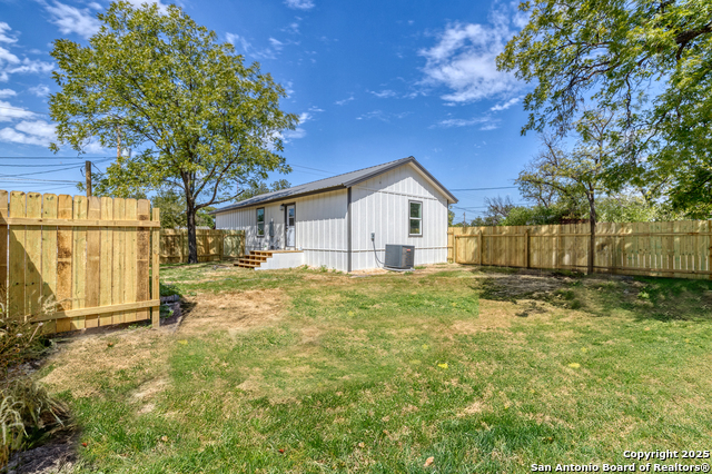 Listing photo id 1 for 701 Ft Clark Rd