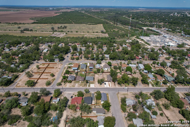 Listing photo id 5 for 701 Ft Clark Rd