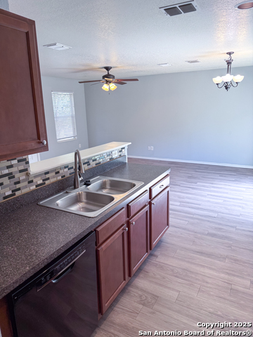 Image 11 of 27 For 427 Orchard Willow