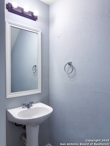 Image 12 of 27 For 427 Orchard Willow