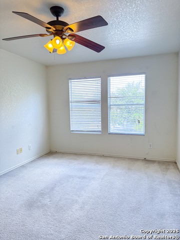 Image 14 of 27 For 427 Orchard Willow