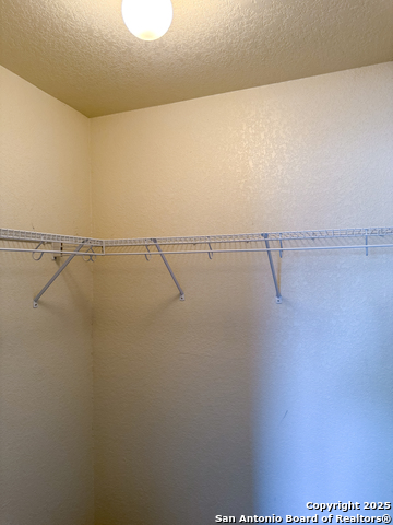 Image 16 of 27 For 427 Orchard Willow