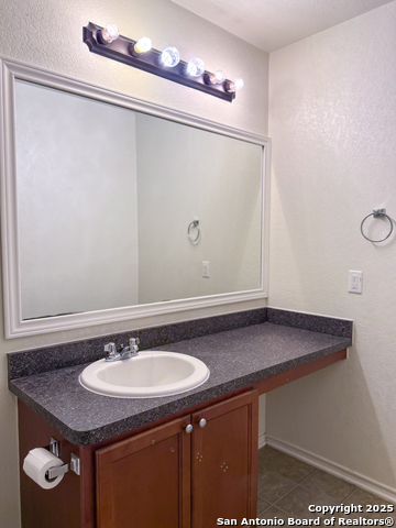 Image 17 of 27 For 427 Orchard Willow