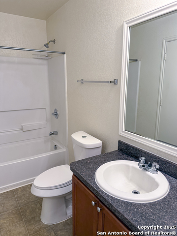 Image 18 of 27 For 427 Orchard Willow