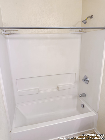 Image 19 of 27 For 427 Orchard Willow