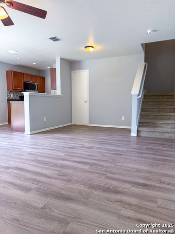 Image 2 of 27 For 427 Orchard Willow