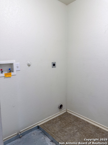 Image 20 of 27 For 427 Orchard Willow