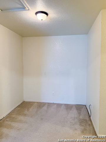 Image 21 of 27 For 427 Orchard Willow