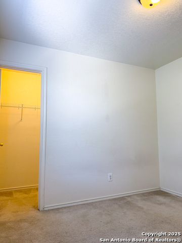 Image 23 of 27 For 427 Orchard Willow