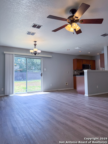 Image 3 of 27 For 427 Orchard Willow