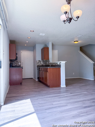 Image 6 of 27 For 427 Orchard Willow