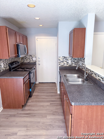 Image 9 of 27 For 427 Orchard Willow