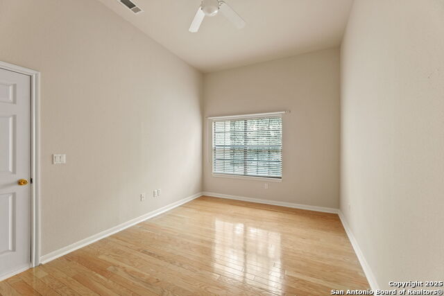 Image 17 of 30 For 6160 Eckhert  204