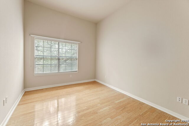 Image 18 of 30 For 6160 Eckhert  204