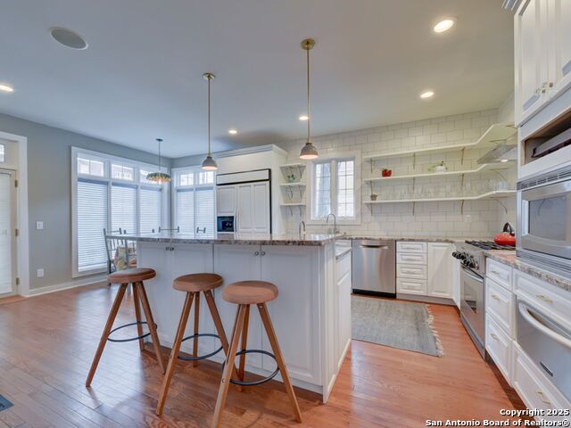 Image 12 of 40 For 702 French Pl W