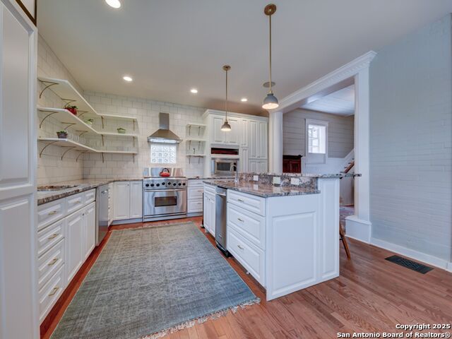 Image 13 of 40 For 702 French Pl W