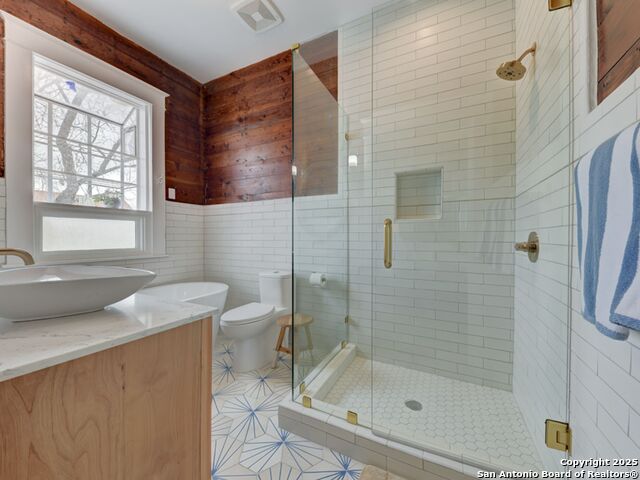 Image 17 of 40 For 702 French Pl W