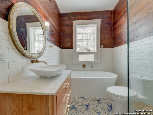 Image 18 of 40 For 702 French Pl W