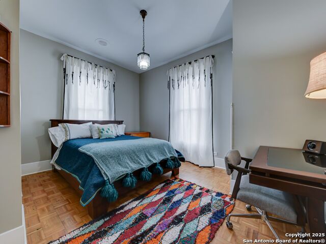 Image 19 of 40 For 702 French Pl W