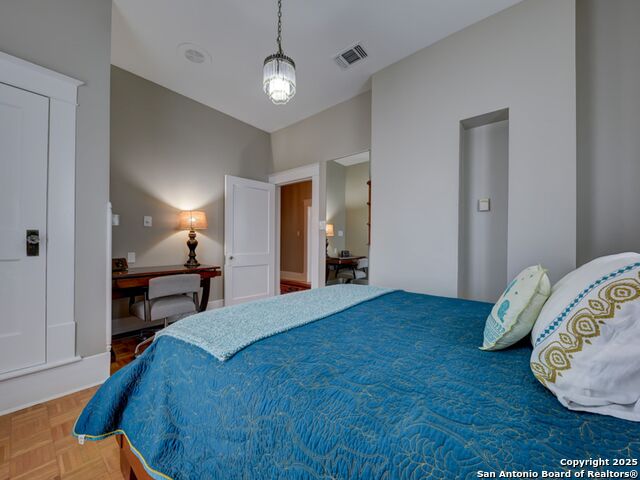 Image 21 of 40 For 702 French Pl W