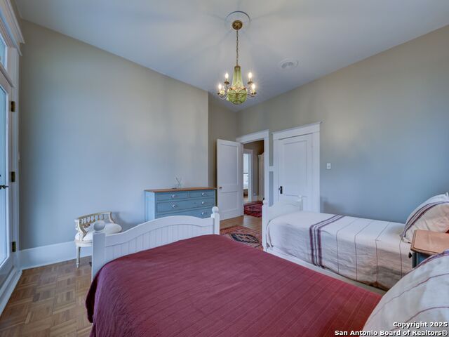 Image 22 of 40 For 702 French Pl W