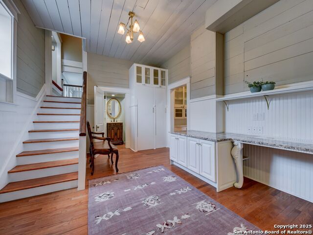 Image 25 of 40 For 702 French Pl W