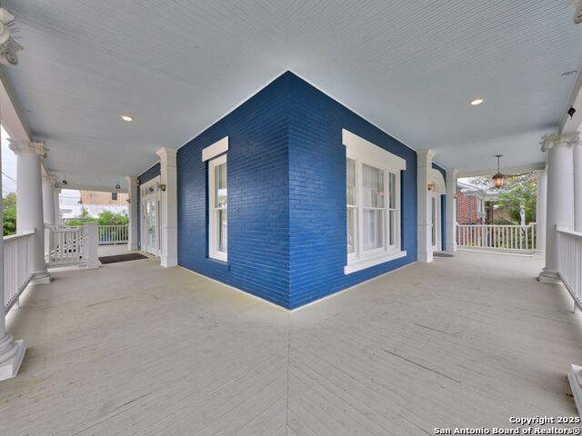 Image 26 of 40 For 702 French Pl W