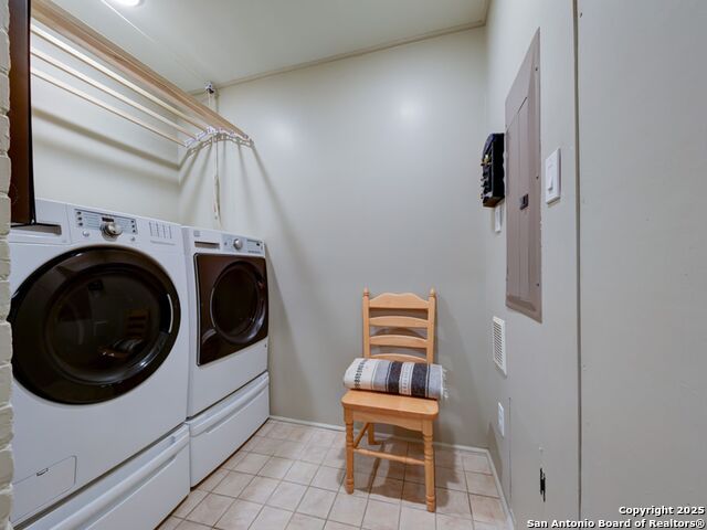 Image 27 of 40 For 702 French Pl W