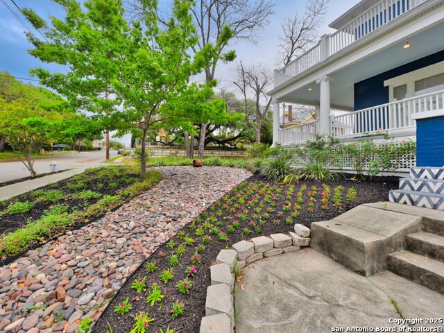 Image 30 of 40 For 702 French Pl W