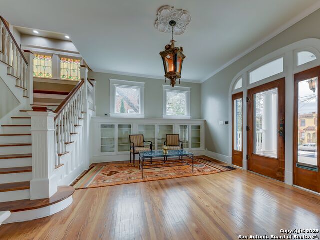 Image 5 of 40 For 702 French Pl W