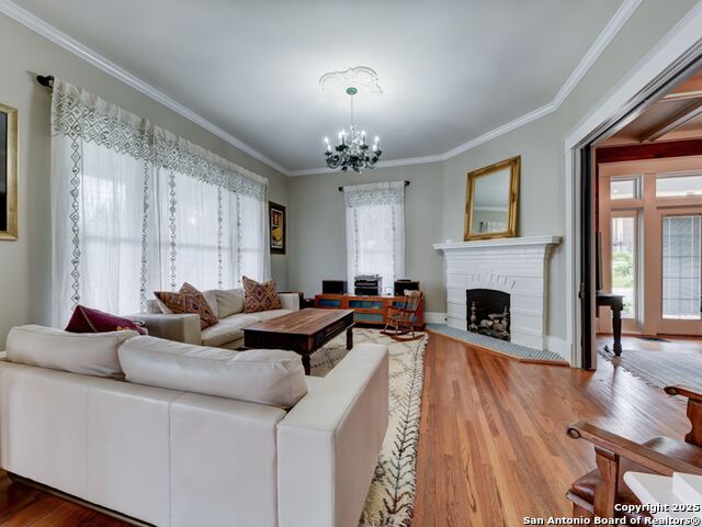 Image 7 of 40 For 702 French Pl W