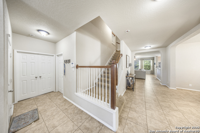 Listing photo id 8 for 407 Redbird Chase