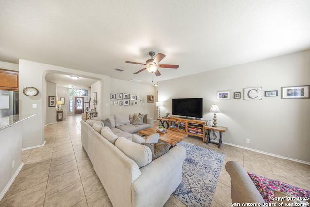 Listing photo id 10 for 407 Redbird Chase