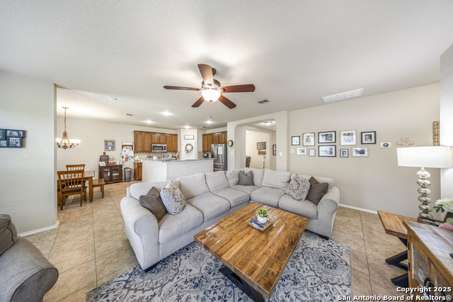 Listing photo id 11 for 407 Redbird Chase