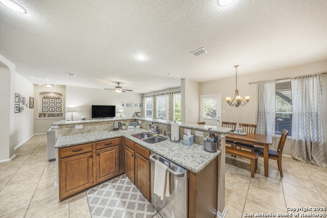 Listing photo id 13 for 407 Redbird Chase