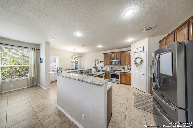 Listing photo id 15 for 407 Redbird Chase