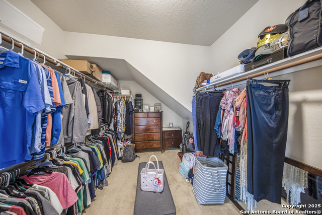 Listing photo id 17 for 407 Redbird Chase