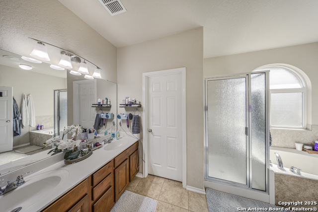 Listing photo id 18 for 407 Redbird Chase