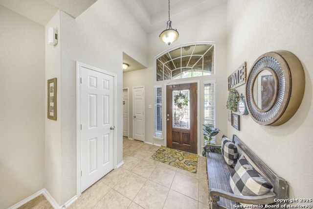 Listing photo id 3 for 407 Redbird Chase
