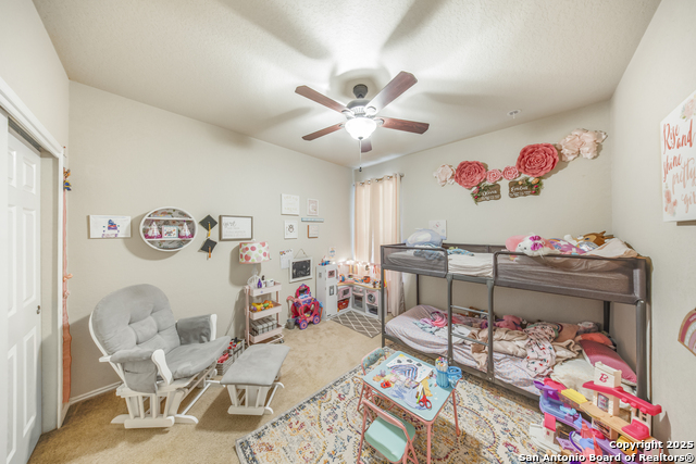 Listing photo id 5 for 407 Redbird Chase