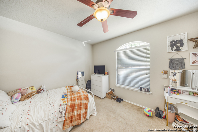 Listing photo id 7 for 407 Redbird Chase