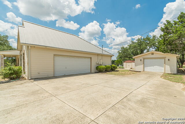 Listing photo id 12 for 7242 Exeter Ave