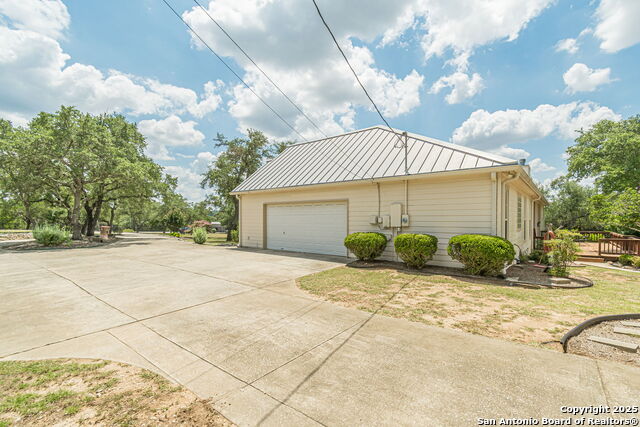 Listing photo id 13 for 7242 Exeter Ave