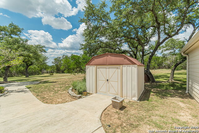 Listing photo id 16 for 7242 Exeter Ave